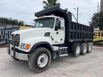 Main image Mack CV713