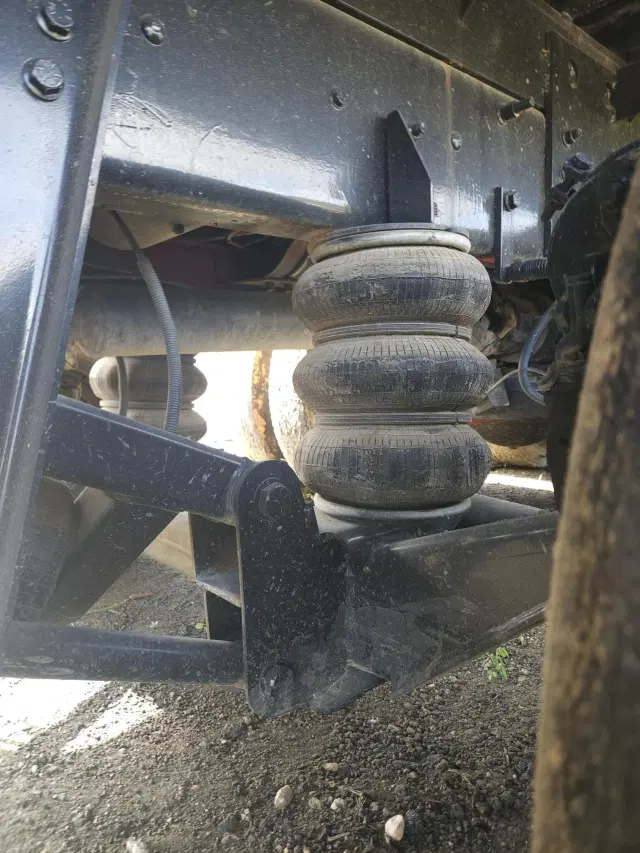 Image of Mack Granite CV713 equipment image 4