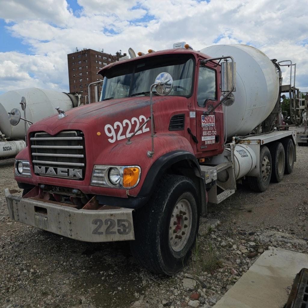 Main image Mack CV713