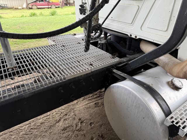 Image of Mack Vision CX613 equipment image 4