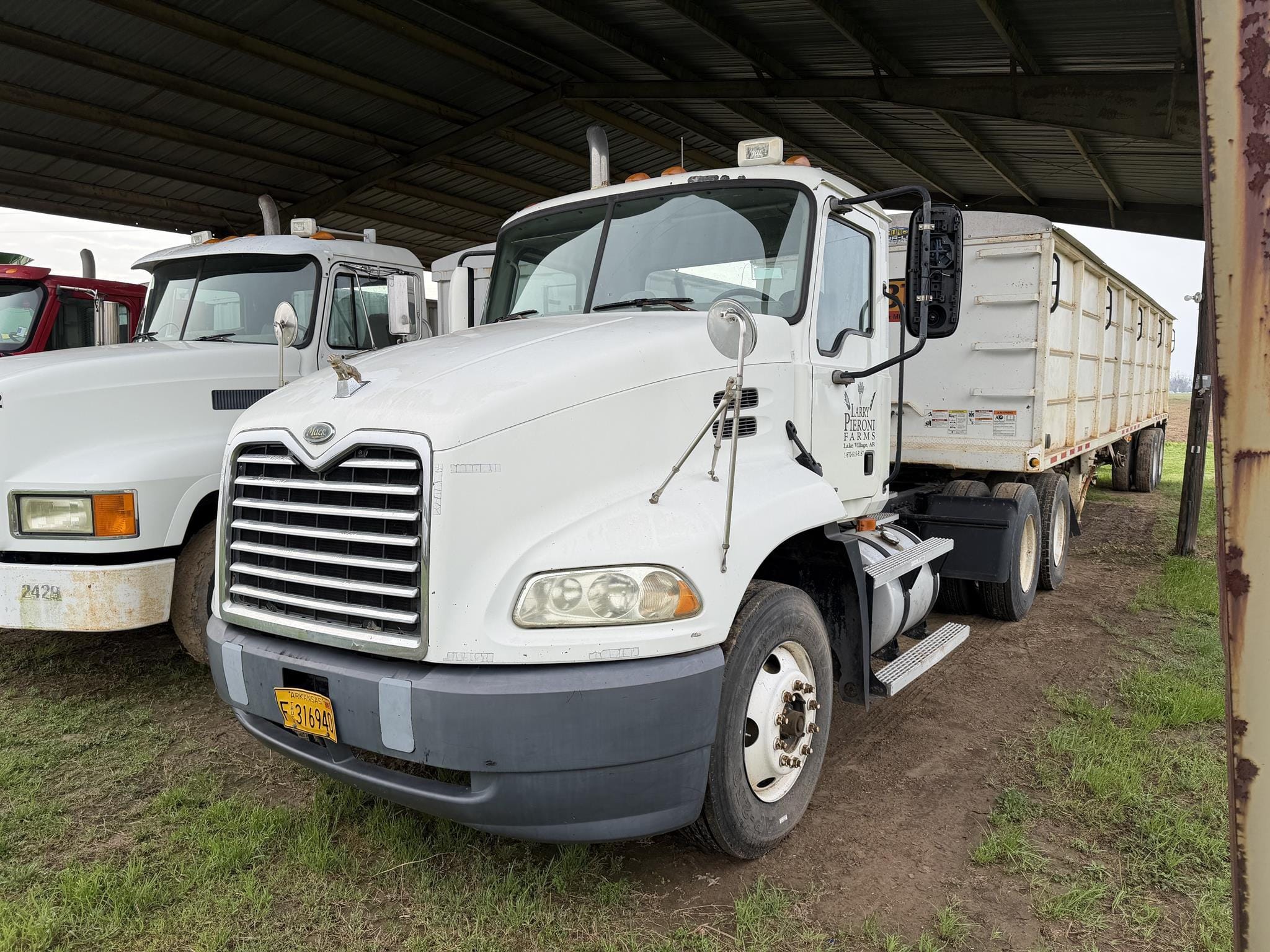 2005 Mack Vision CX613 Equipment Image0