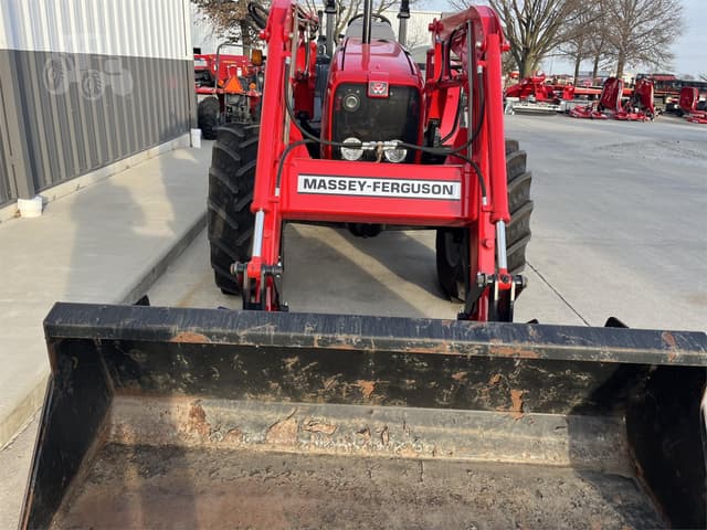 Image of Massey Ferguson 5455 equipment image 2