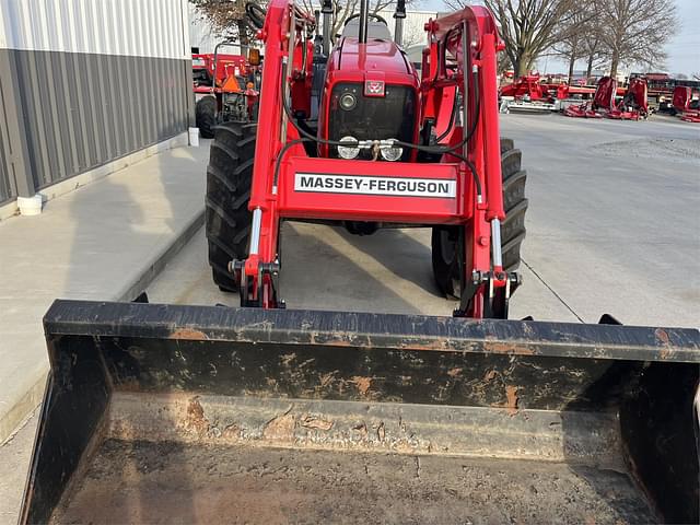 Image of Massey Ferguson 5455 equipment image 2