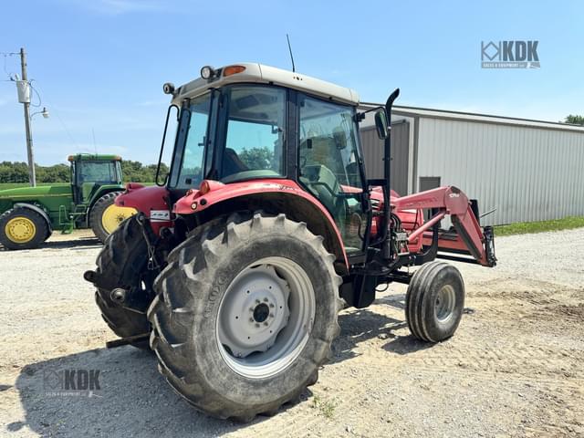 Image of Massey Ferguson 5455 equipment image 4