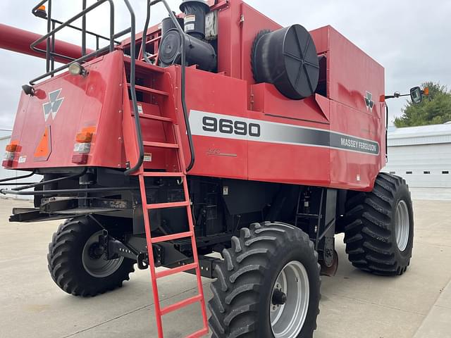 Image of Massey Ferguson 9690 equipment image 2