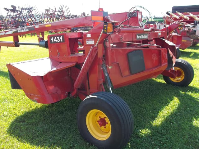 Image of New Holland 1431 equipment image 4