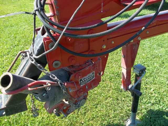 Image of New Holland 1431 equipment image 2