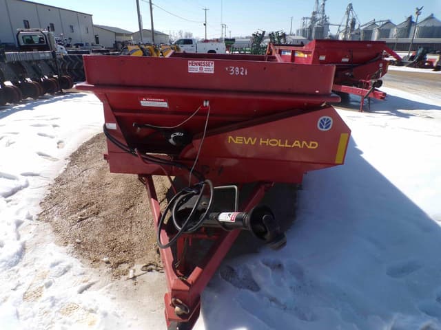 Image of New Holland 155 equipment image 2