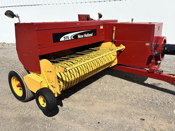 Image of New Holland 575 equipment image 4
