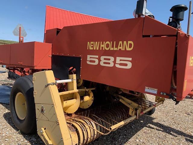 Image of New Holland 585 equipment image 1
