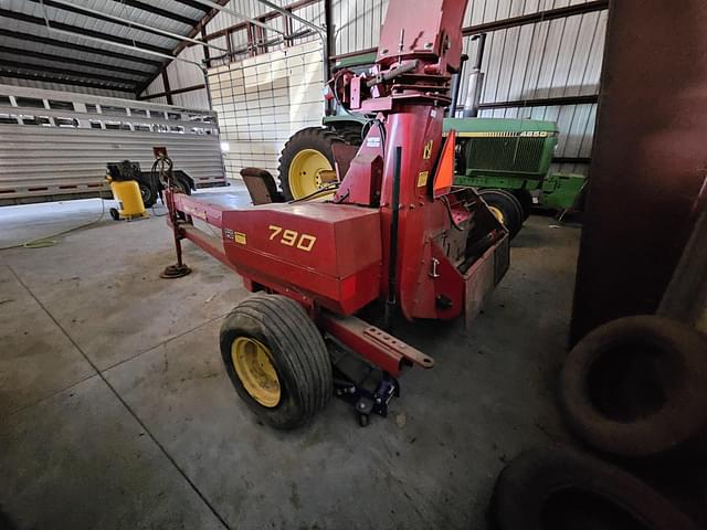 Image of New Holland 790 equipment image 4