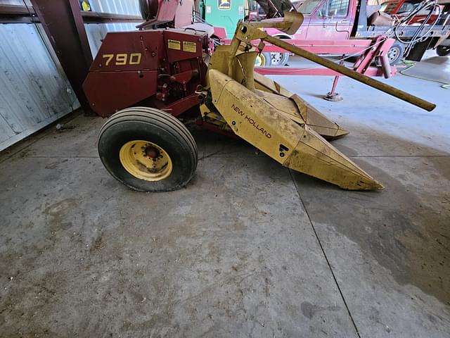 Image of New Holland 790 equipment image 2