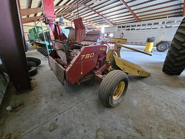Image of New Holland 790 equipment image 3