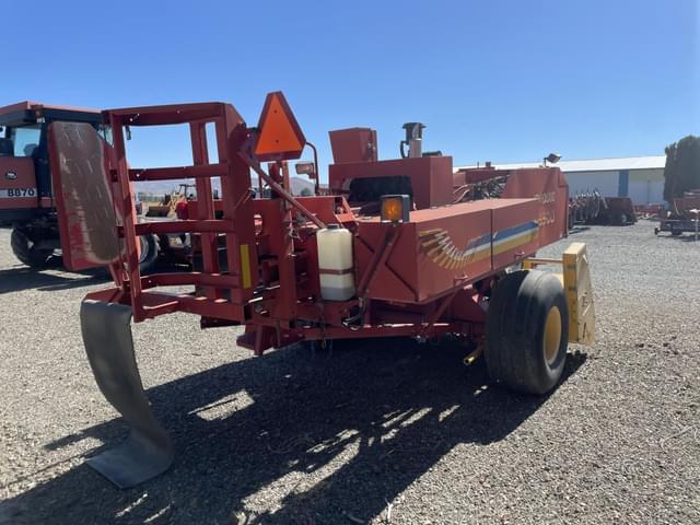 Image of New Holland BB900 equipment image 3