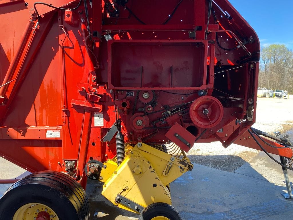 2005 New Holland BR740 Image