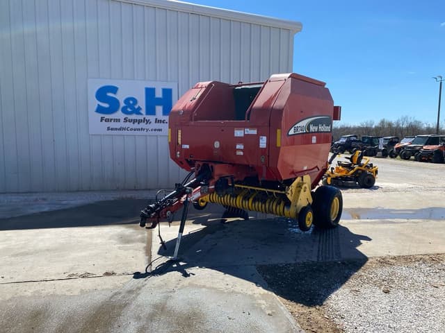 Image of New Holland BR740 equipment image 1