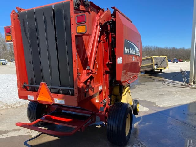 Image of New Holland BR740 equipment image 4