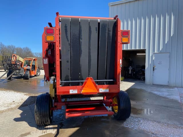 Image of New Holland BR740 equipment image 3