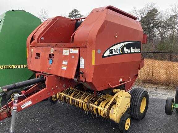 Main image New Holland BR740