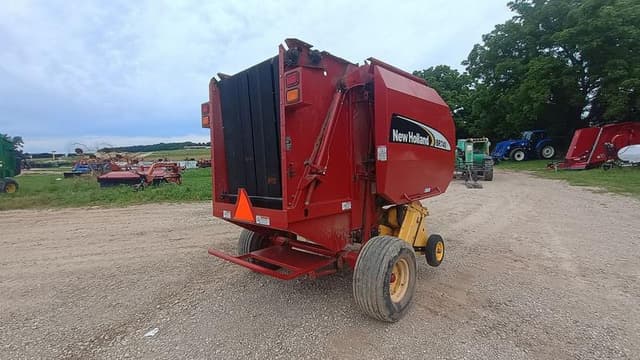 Image of New Holland BR740A equipment image 3
