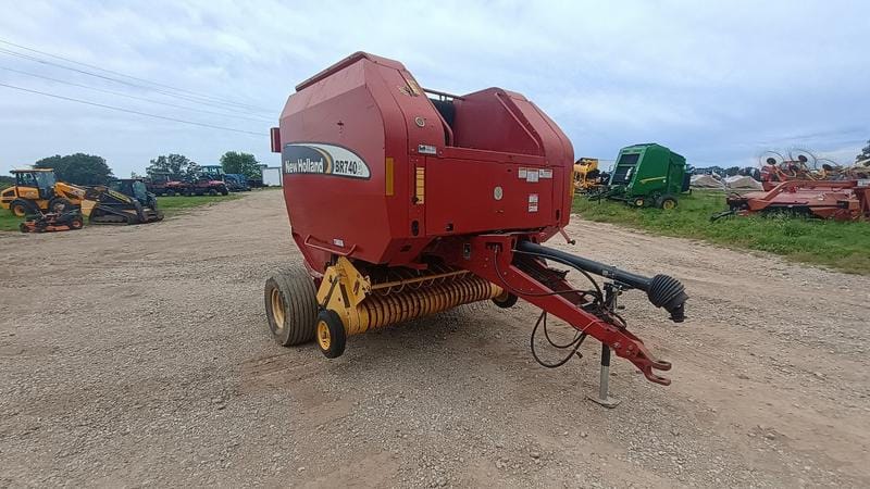 Main image New Holland BR740A