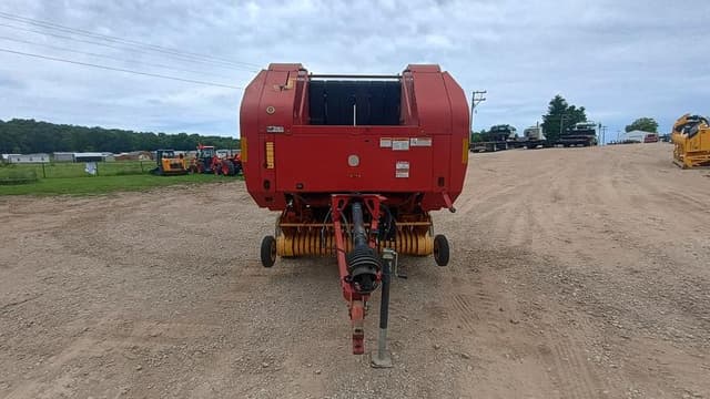 Image of New Holland BR740A equipment image 1