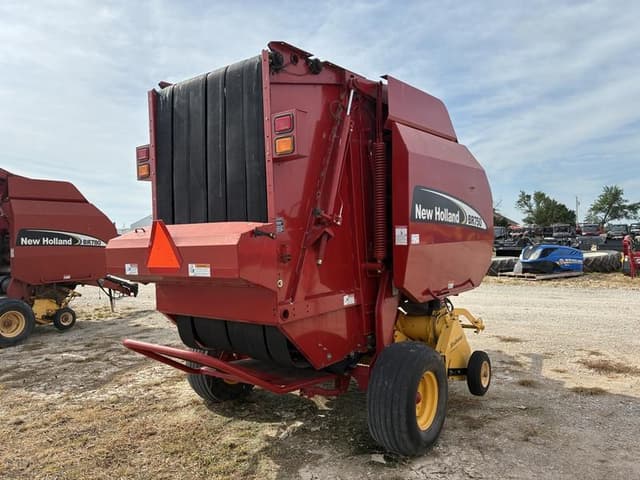 Image of New Holland BR750 equipment image 3
