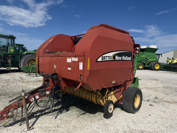 2005 New Holland BR770 Equipment Image0