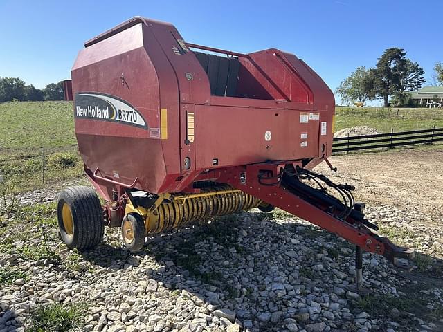 Image of New Holland BR770 equipment image 1