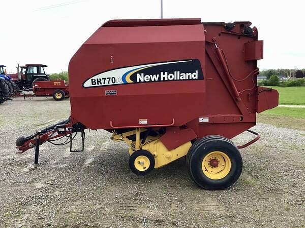 Image of New Holland BR770A equipment image 3