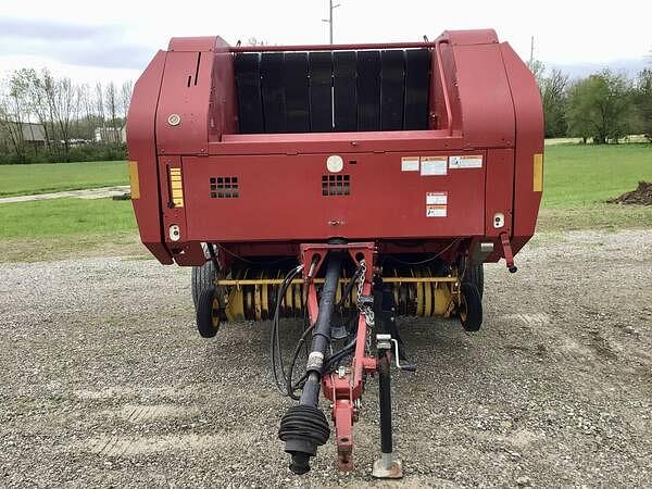 Image of New Holland BR770A equipment image 2