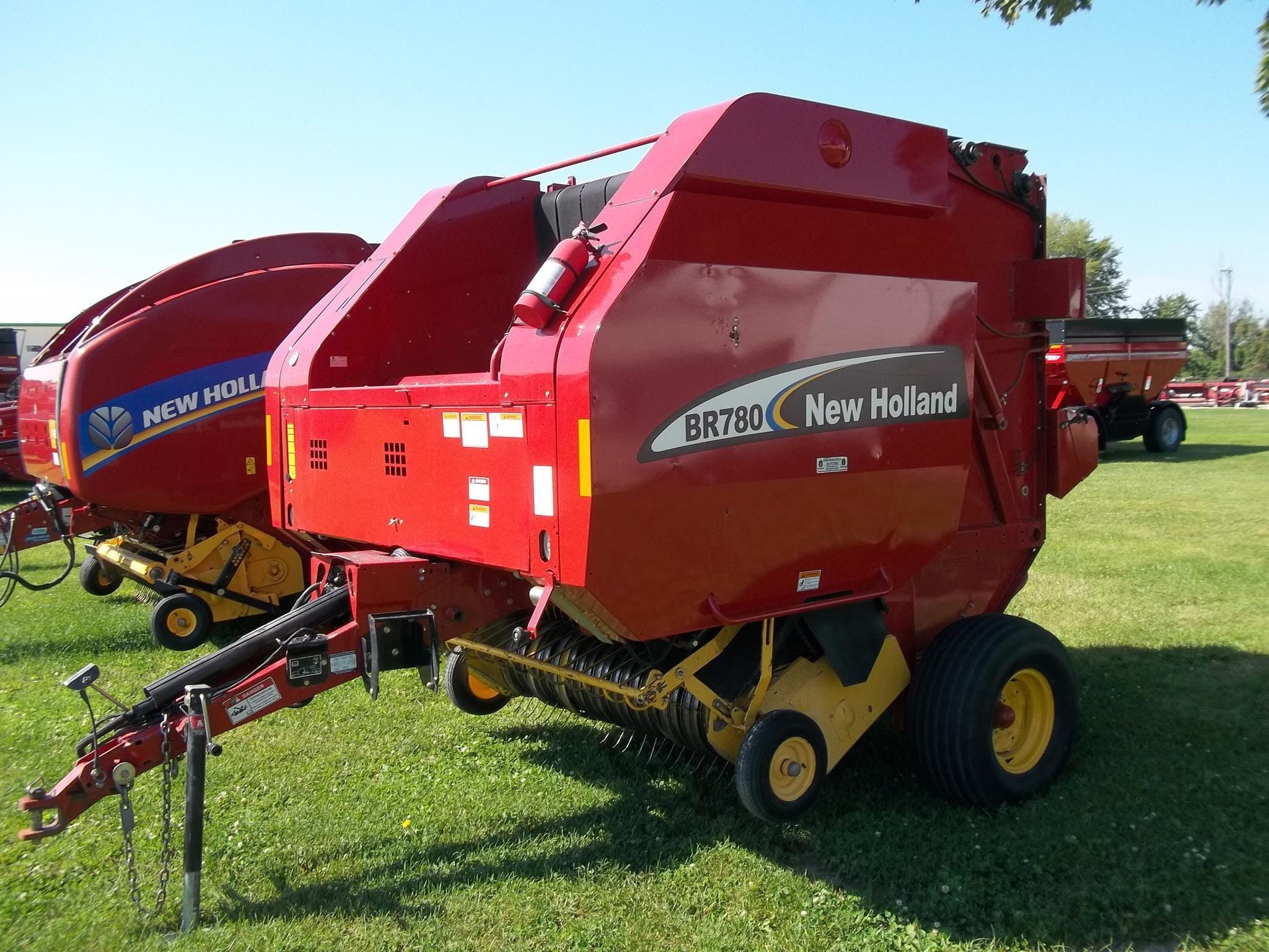 2005 New Holland BR780 Equipment Image0