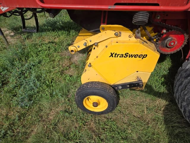 Image of New Holland BR780A equipment image 2