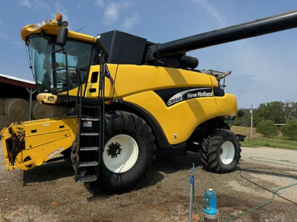 2005 New Holland CR940 Equipment Image0