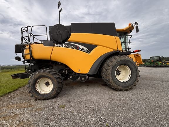 Image of New Holland CR960 equipment image 2