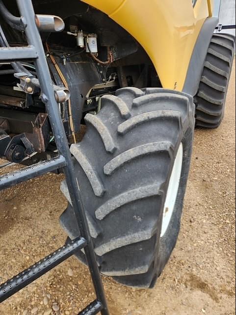 Image of New Holland CR970 equipment image 3