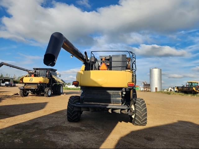 Image of New Holland CR970 equipment image 2