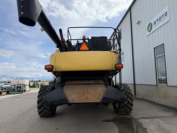 Image of New Holland CR970 equipment image 3