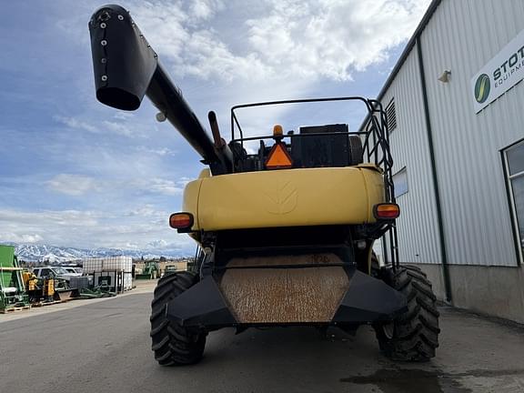 Image of New Holland CR970 equipment image 4