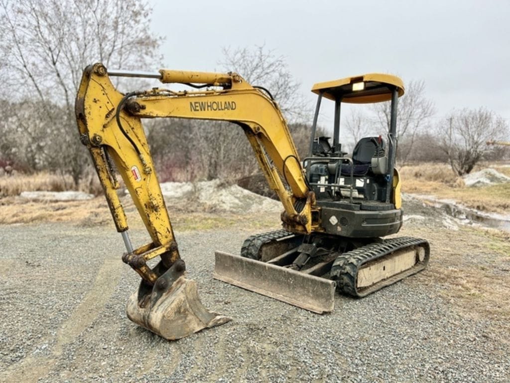 2005 New Holland E35B Equipment Image0