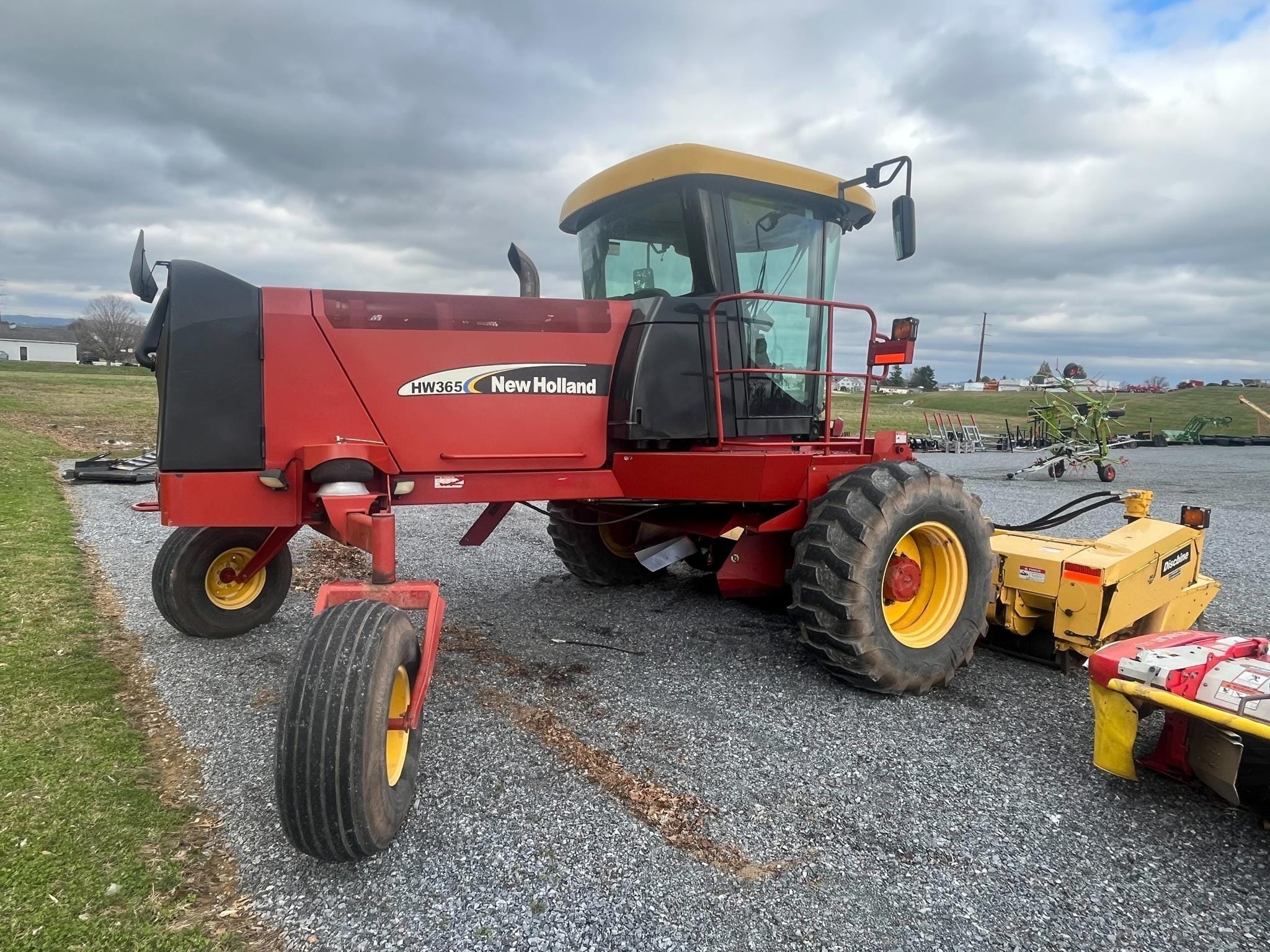 2005 New Holland HW365 Equipment Image0