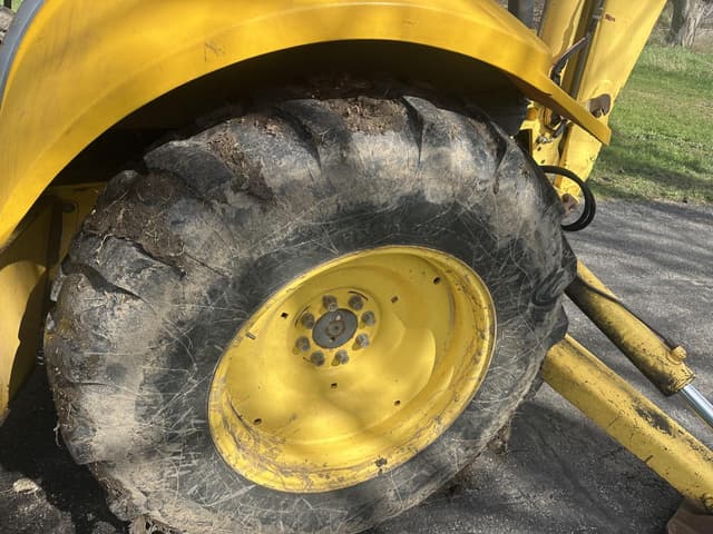 Image of New Holland LB110 equipment image 4