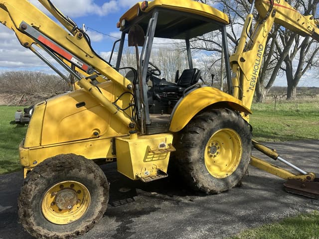 Image of New Holland LB110 equipment image 3