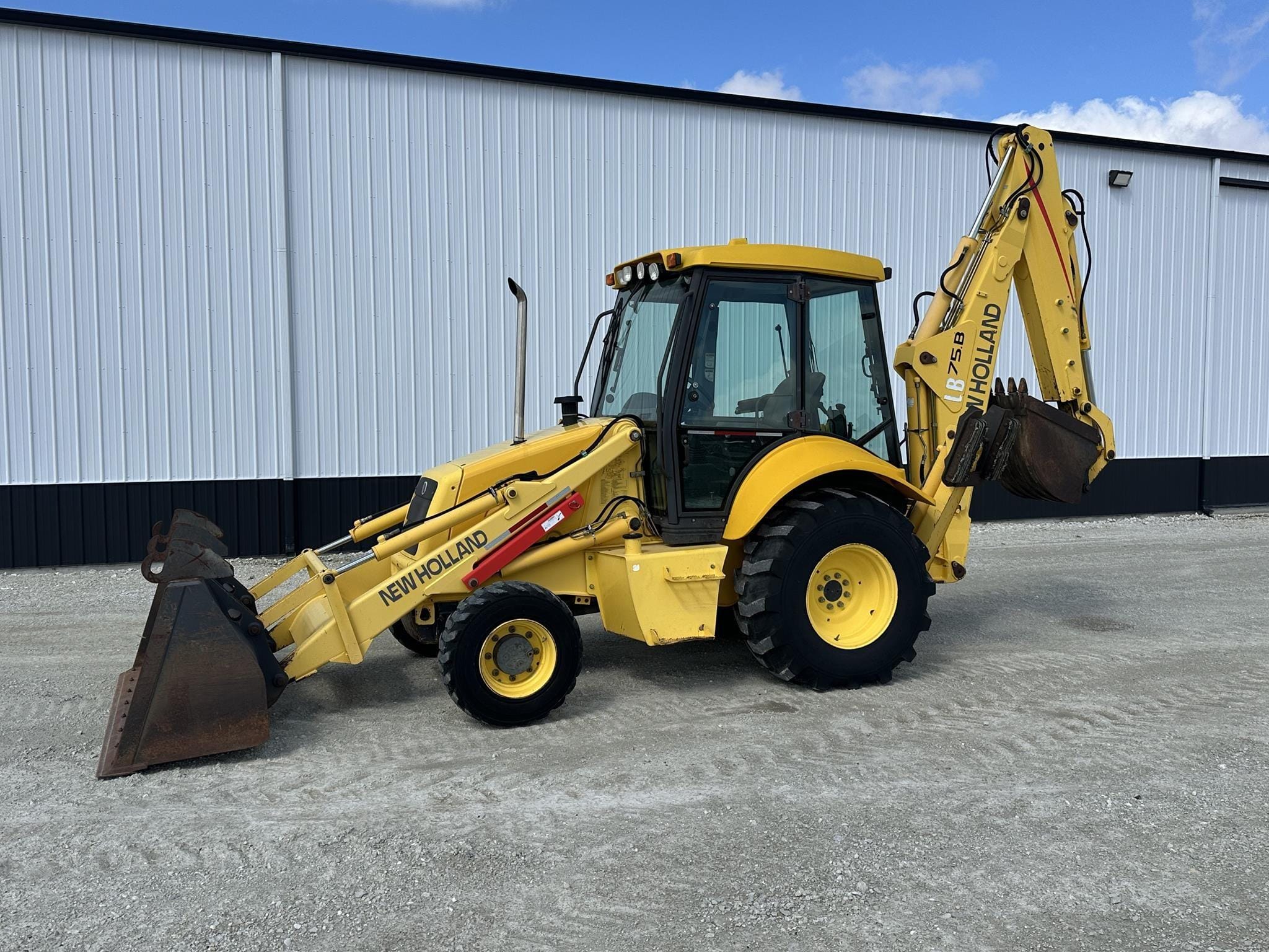 2005 New Holland LB75B Equipment Image0