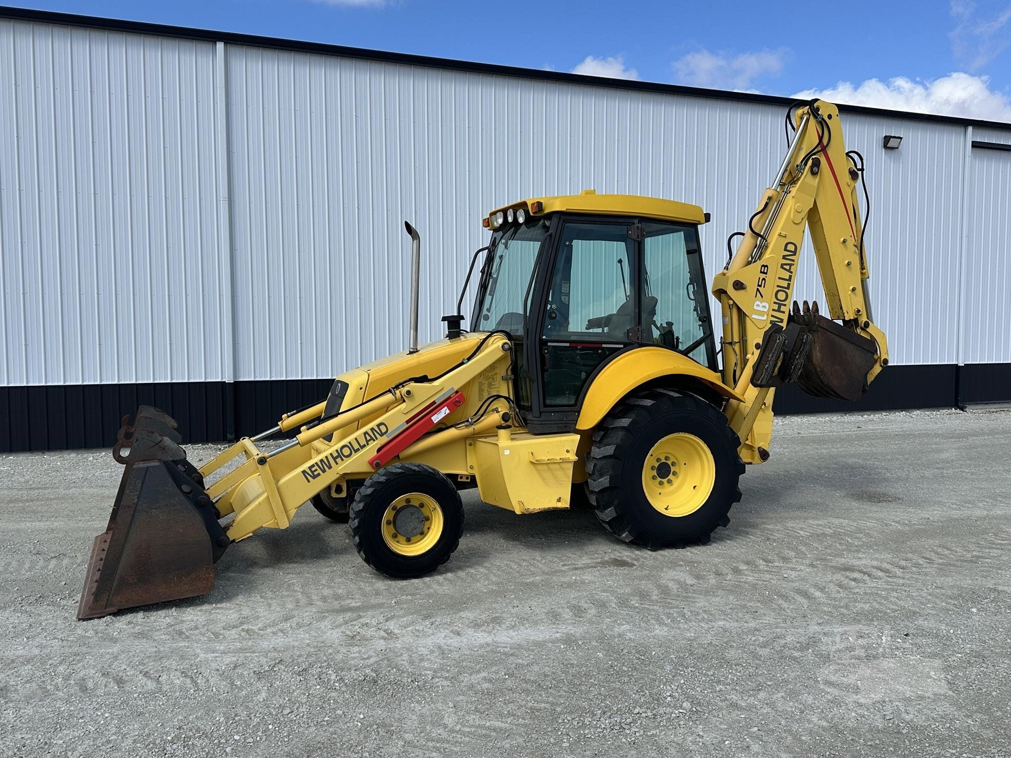 2005 New Holland LB75B Equipment Image0