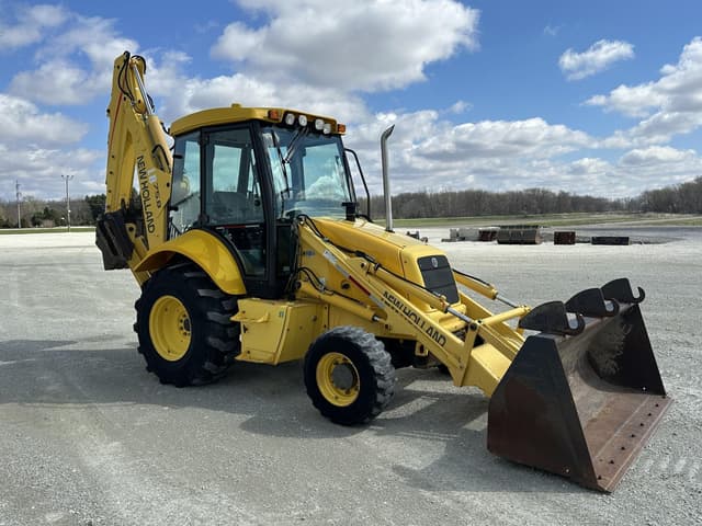 Image of New Holland LB75B equipment image 2