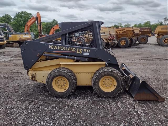 Image of New Holland LS180 equipment image 2