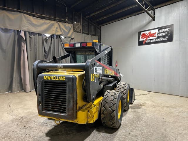 Image of New Holland LS190B equipment image 2