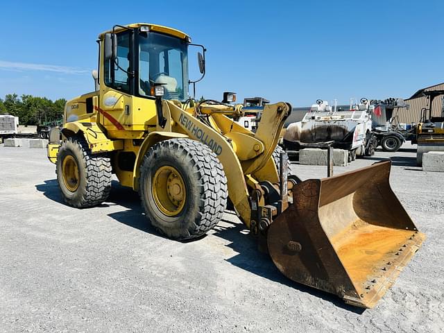 Image of New Holland LW130.B equipment image 4