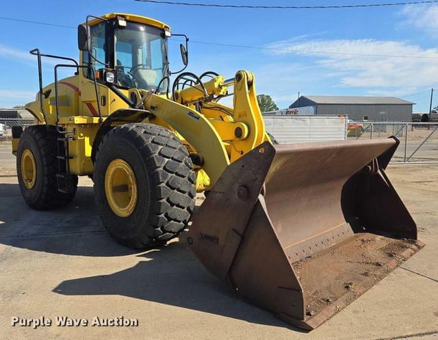 Image of New Holland LW230.B equipment image 2